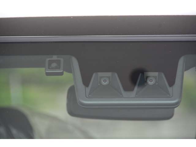 スマートアシスト搭載！衝突回避支援ブレーキ機能、衝突警報機能、車線逸脱警報機能、車線逸脱抑制制御機能、ブレーキ制御付誤発進抑制機能、先行車発進お知らせ機能、標識認識機能、ADB付き＾＾