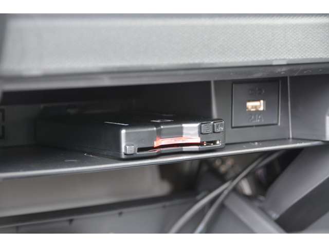 本体アンテナ分離型ETCユニット付きです！（ETCセットアップ込）本体も目立たずにすっきりと取付いたします♪お問い合わせは079-280-1118、新車専門店カーズカフェは総額表示で安心価格です！