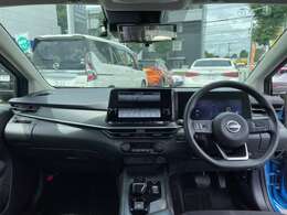シンプルな運転席回りで操作も楽です