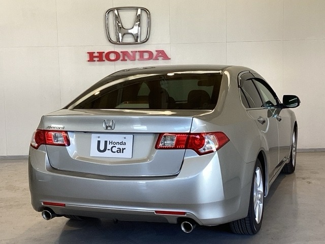 【Honda認定中古車 U-Select】　は3つの安心をお約束します。　1　Hondaのプロが整備した安心。 2　第三者機関がチェックした安心。　3　購入後もHondaが保証する安心。