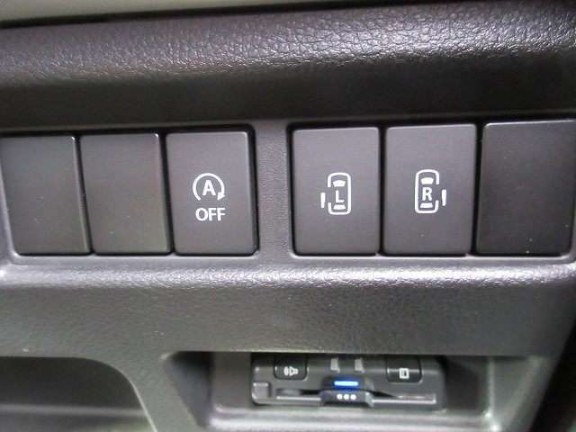 ETCもついてます☆　左右パワースライドドア♪　運転席側のスイッチで開閉も可能なので、お子様の乗り降りも安心です！