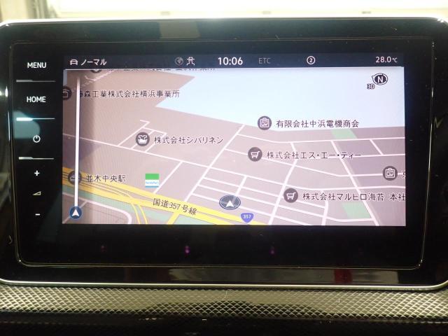 純正ナビです！純正ならではのピッタリと収まった感じが、より一層スタイリッシュな雰囲気を演出してくれます。