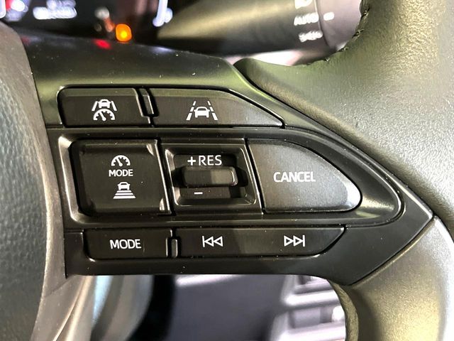 【レーダークルーズコントロール】高速道路での長距離走行が楽に！！自動で速度を保つクルーズコントロールが、衝突軽減システムと連携し、前方の車両を感知して車間を保つように速度調節してくれます！！