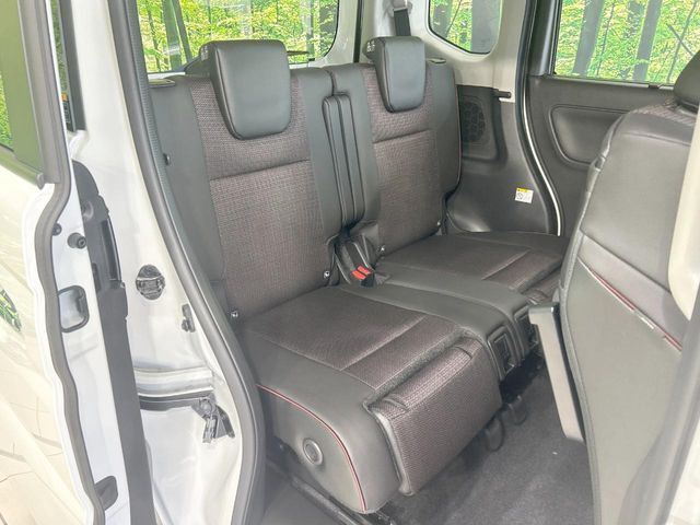 高品質なオリジナルフロアマットもオプションにてご用意しております。お好きなデザインやカラーをお車に合わせて選んでいただくことができます♪