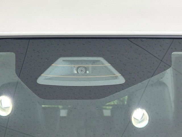 【スズキ　セーフティサポート】走行中に前方の車両等を認識し、衝突しそうな時は警報とブレーキで衝突回避と被害軽減をアシスト。より安全にドライブをお楽しみいただけます。
