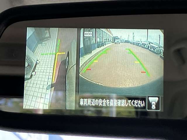 左サイドカメラとフロントカメラ運転席から死角となりやすい車両左前部分や前方部分もバッチリ見えます♪