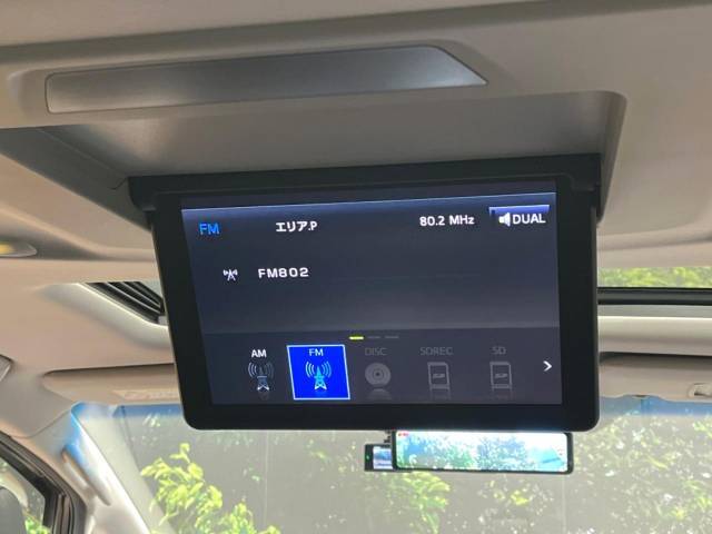 【フリップダウンモニター】大画面モニターで後席でもエンタメをお楽しみいただけます。小さなお子様にも大人気の装備です♪