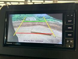 【バックカメラ】駐車時に後方がリアルタイム映像で確認できます。大型商業施設や立体駐車場での駐車時や、夜間のバック時に大活躍！運転スキルに関わらず、今や必須となった装備のひとつです！