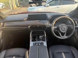 アイポイントも高く見渡しの良い視界を確保しています。長距離のドライブでも疲れにくく快適に運転できます。