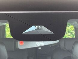 【ホンダセンシング】走行中に前方の車両等を認識し、衝突しそうな時は警報とブレーキで衝突回避と被害軽減をアシスト。より安全にドライブをお楽しみいただけます。