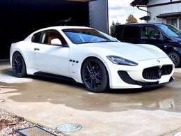 イエローキャリパー、バックカメラなど装備は充実しております。