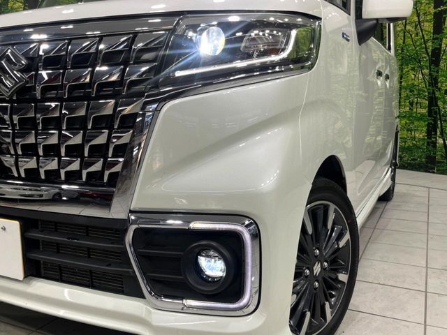 【LEDヘッドライト】悪天候や夜間走行時も良好な視界を確保し安心して運転できる高輝度LEDヘッドライトを装備！点灯速度が早く、消費電力も抑えられています。