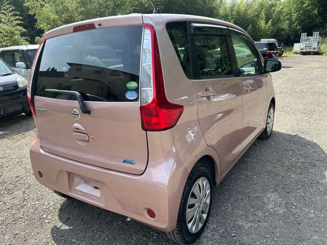 写真は装備品だけでなく、傷の写真など車の状態がわかるように心がけております。追加で見たいところがある場合は気軽にお問い合わせください♪♪