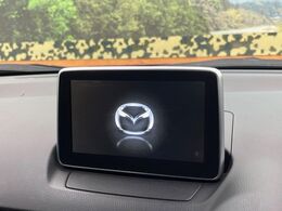 【純正ナビ】人気の純正ナビを装備。オーディオ機能も充実しており、Bluetooth接続すればお持ちのスマホやMP3プレイヤーの音楽を再生可能！毎日の運転がさらに楽しくなります！！