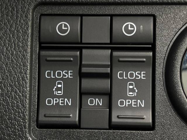 【両側パワースライドドア】スマートキーや運転席のスイッチで後席両側スライドドアの開閉が可能♪電動だから力を入れてドアを開ける必要が無く、小さなお子様でも簡単に開け閉めでき快適です♪