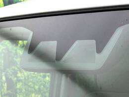 【スマートアシスト】走行中に前方の車両等を認識し、衝突しそうな時は警報とブレーキで衝突回避と被害軽減をアシスト。より安全にドライブをお楽しみいただけます。