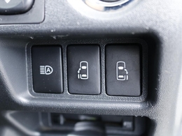 両側パワースライドドア装備☆ 運転席から操作可能です♪