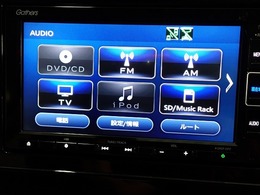 ホンダ純正ナビなのでダッシュボードにスッキリと収まっています。土地勘の無い所でも道に迷わず安心ですね！。AVも色々視聴でるのでドライブも楽しくなりますよ！