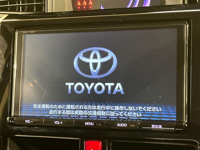 【メーカー純正9型ナビ】インテリアに溶け込むスタイリッシュな「専用設計」メーカーナビを装備♪視認性や操作性など基本性能にも優れ、より上質なカーライフをお楽しみいただけます。