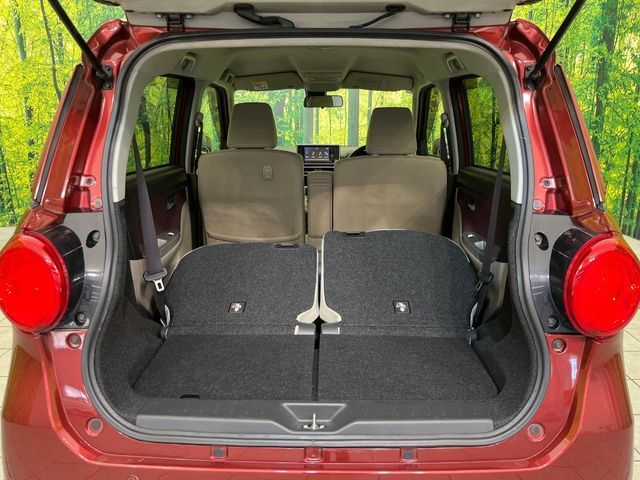 ラゲッジルームは、大容量のスペースを確保。普段のお買い物からレジャーまで、幅広く活躍してくれます！また、リアシートを倒すことでバリエーション豊かにお使いいただけます。