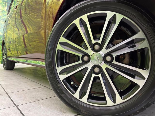 【純正15インチアルミホイール】外観にマッチした純正アルミホイールを装着しております。各種社外アルミホイールや、スタッドレスタイヤも取扱いしております。是非ご相談ください♪