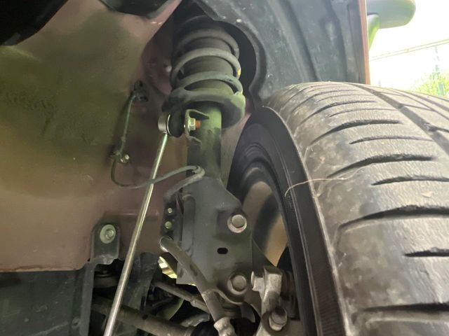 お車を安心してお乗りいただく為には、足回りの定期点検が欠かせません。サービスサポート（有償保証）では無料点検もご提供しており、安心のカーライフをお過ごしいただけるサポート体制が整っています。