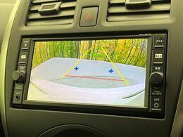 【バックカメラ】駐車時に後方がリアルタイム映像で確認できます。大型商業施設や立体駐車場での駐車時や、夜間のバック時に大活躍！運転スキルに関わらず、今や必須となった装備のひとつです！