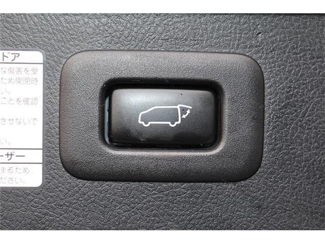 パワーバックドア装備！ボタン操作で開閉可能です！