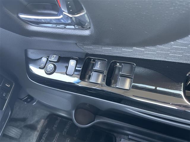気になる車はすぐにお問い合わせください！画面右側の0066から始まる無料ダイヤルからお問い合わせ下さい！専門スタッフがお車のご質問にお答えいたします！