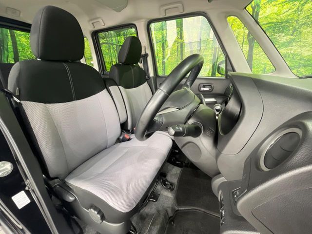 運転席シート廻りは使用感も少なく、良好な状態となっています。丁寧に使われていたことがよくわかりますね。