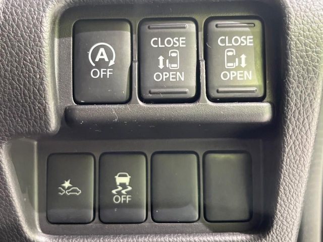 【両側パワースライドドア】スマートキーや運転席のスイッチで後席両側スライドドアの開閉が可能♪電動だから力を入れてドアを開ける必要が無く、小さなお子様でも簡単に開け閉めでき快適です♪