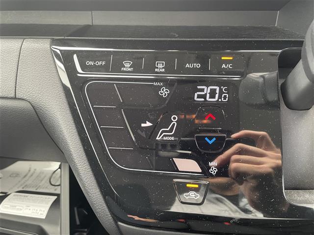 【　オートエアコン　】車内温度を感知して自動で温度調整をしてくれるのでいつでも快適な車内空間を創り上げます！