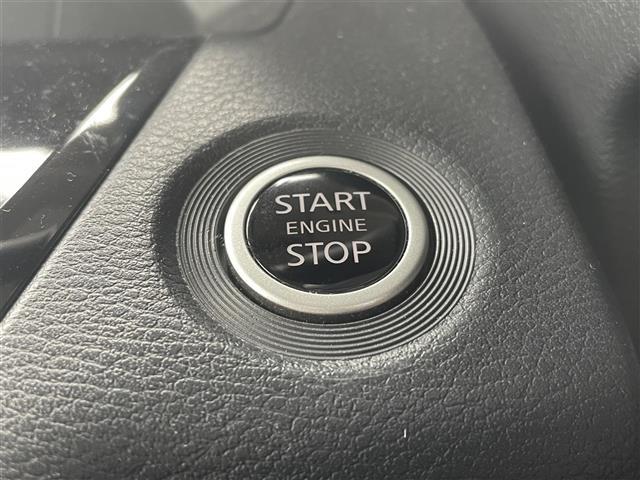 【　スマートキー・プッシュスタート　】鍵を挿さずにポケットに入れたまま鍵の開閉、エンジンの始動まで行えます。