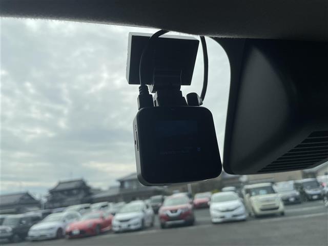 【　ドライブレコーダー　】運転中の記録を残します。事故などを起こした起こされた時の証拠を残します。