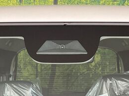 【ホンダセンシング】走行中に前方の車両等を認識し、衝突しそうな時は警報とブレーキで衝突回避と被害軽減をアシスト。より安全にドライブをお楽しみいただけます。