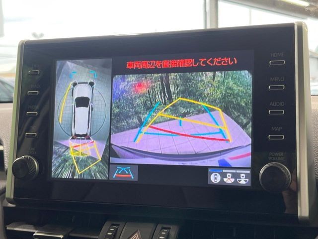 【パノラミックビューモニター】専用のカメラにより、上から見下ろしたような視点で360度クルマの周囲を確認することができます☆死角部分も確認しやすく、狭い場所での切り返しや駐車もスムーズに行えます。