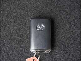 キーを携帯していればドアノブに触れるだけでドアの開錠・施錠が可能です。しかもキーを差し込むことなくエンジンの始動・停止も可能です。