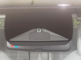 【ホンダセンシング】走行中に前方の車両等を認識し、衝突しそうな時は警報とブレーキで衝突回避と被害軽減をアシスト。より安全にドライブをお楽しみいただけます。