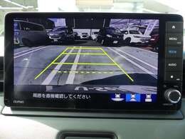 リアカメラが装備されており、後方の安全確認はもちろんのこと狭い場所での駐車や雨の日・夜間など視界の悪いコンディションでのストレスの軽減にもなります。