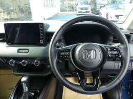 元弊社業務用車です。本革巻きステアリングホイール