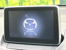 【純正ナビ】人気の純正ナビを装備しております。ナビの使いやすさはもちろん、オーディオ機能も充実！キャンプや旅行はもちろん、通勤や買い物など普段のドライブも楽しくなるはず♪