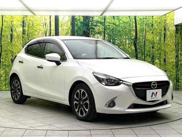 大好評のボディコーティング「弾スプラッシュコート」もご納車までに施工可能。通常のガラスコートと異なる、耐久年数6年の無機質ガラスコーティングが、ボディをキレイな状態に保ってくれます。