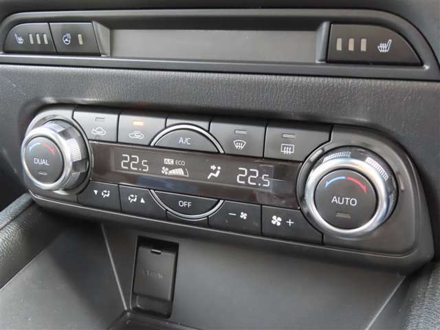 オートエアコンで車内はいつでも快適です♪
