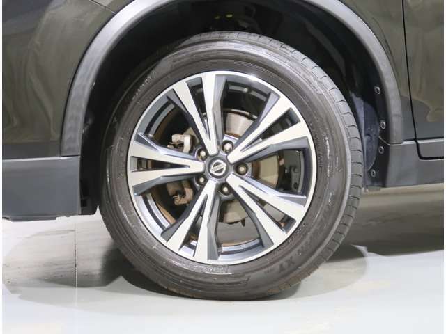 タイヤのサイズは【225/60R18】です☆
