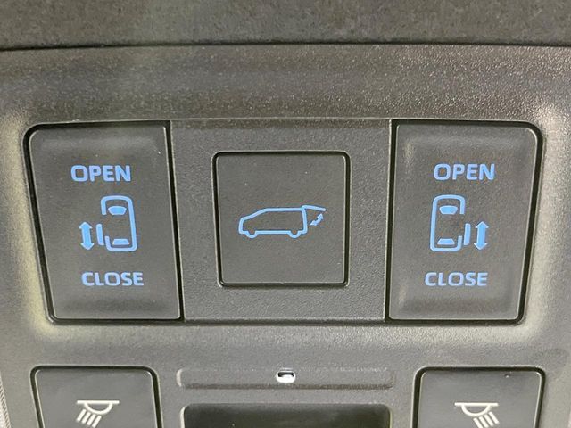 【両側パワースライドドア】スマートキーや運転席のスイッチで後席両側スライドドアの開閉が可能♪電動だから力を入れてドアを開ける必要が無く、小さなお子様でも簡単に開け閉めでき快適です♪