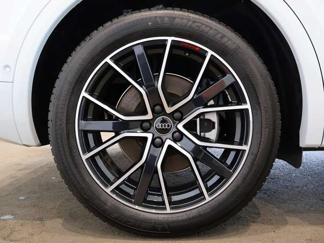 アルミホイール 5Vスポーク スターデザイン アンスラサイトブラック ポリッシュト 8Jx20 255/45R20 (Audi sport)/アダプティブエアサスペンション