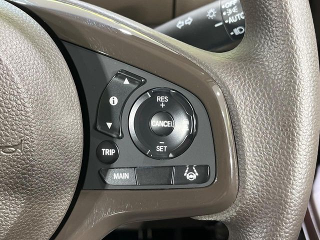 【アダプティブクルーズコントロール】高速道路での長距離走行が楽に！！自動で速度を保つクルーズコントロールが、衝突軽減システムと連携し、前方の車両を感知して車間を保つように速度調節してくれます！！