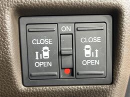 【両側パワースライドドア】スマートキーや運転席のスイッチで後席両側スライドドアの開閉が可能♪電動だから力を入れてドアを開ける必要が無く、小さなお子様でも簡単に開け閉めでき快適です♪