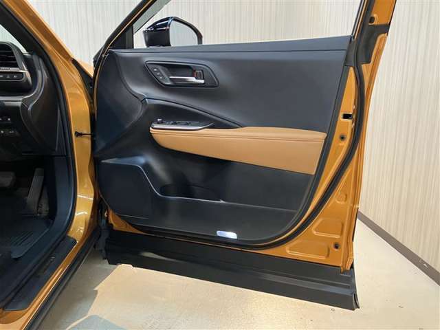 運転席前面ドア部分です♪