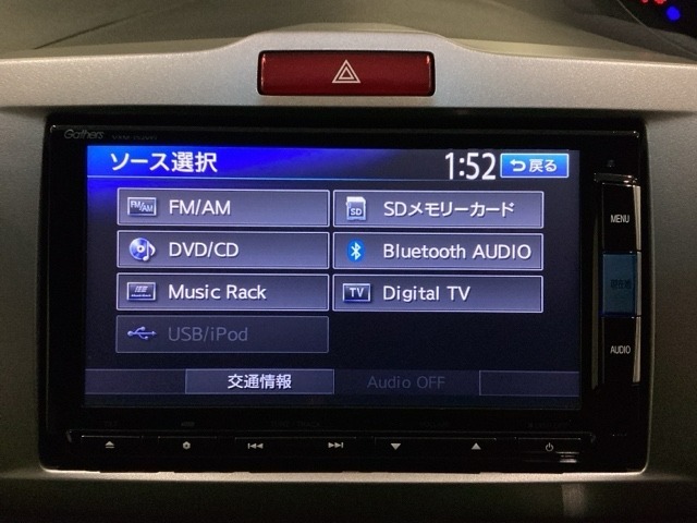 ナビゲーションはフルセグTVのGathers純正メモリーナビを搭載しています。Bluetoothオーディオ機能がありますので、スマートフォンなどの音楽も再生できます。